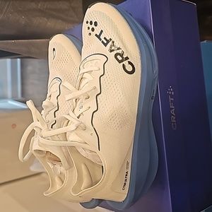 Men's/ Women's footwear New does not come in original box.